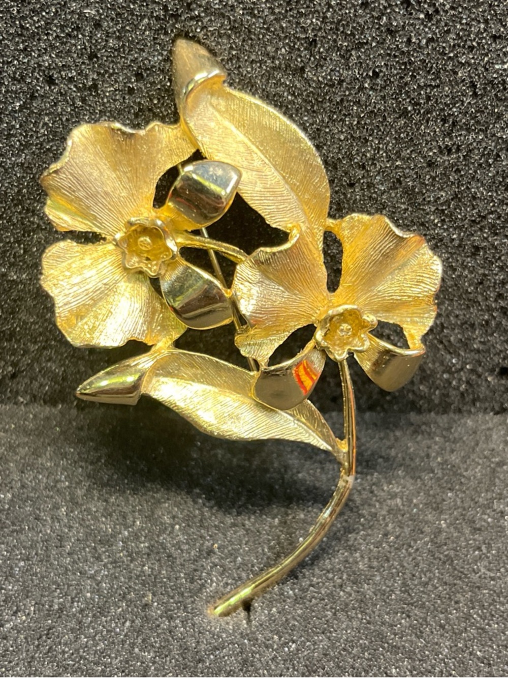 4 Gold Floral Leaf Brooch - Elegant Women's Gold-Tone Flower Pin